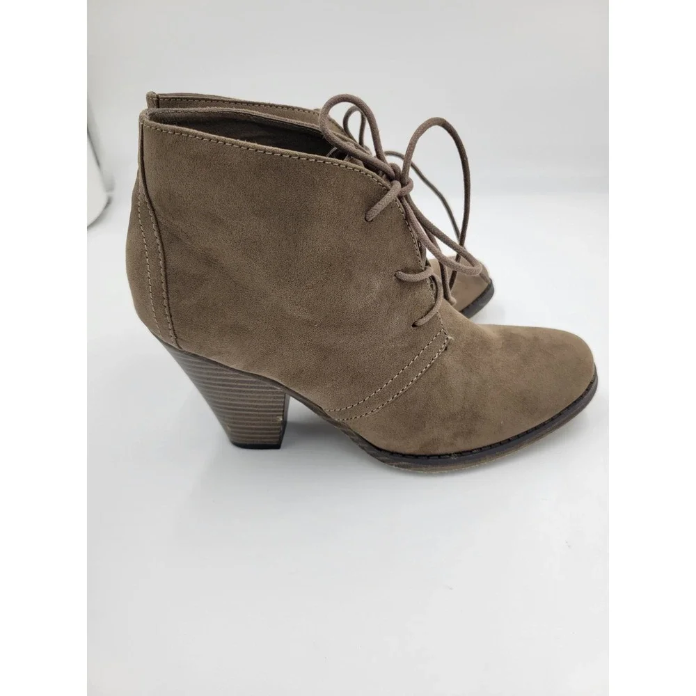 MIA Shawna Ladies Size 8 Brown Lace Up‎ Ankle Boots w/heel Faux Suede Fabric